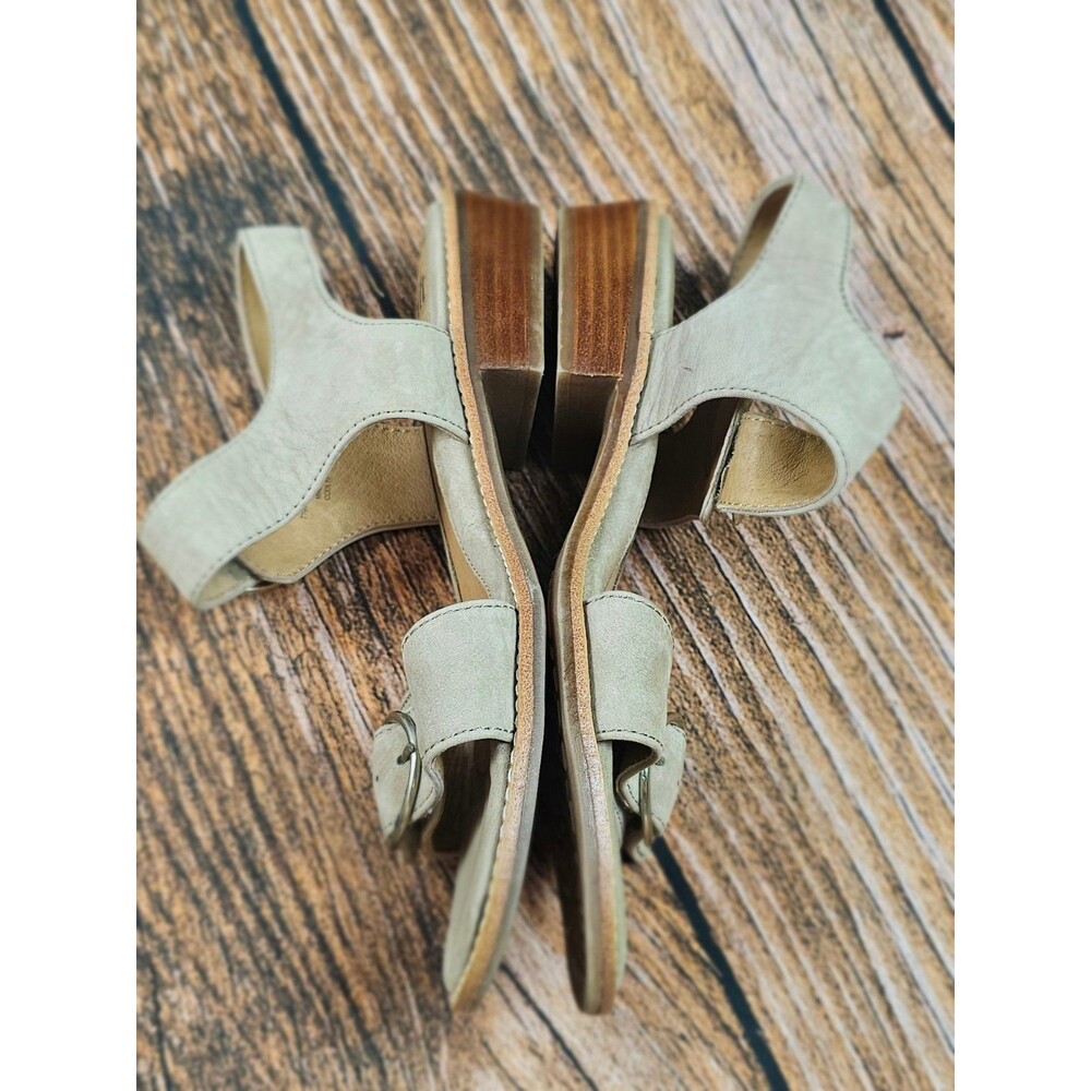Sofft Nerissa Gray Taupe Sandal Womens 7.5 Low Block Heel Leather Buckle Comfort - Picture 9 of 11